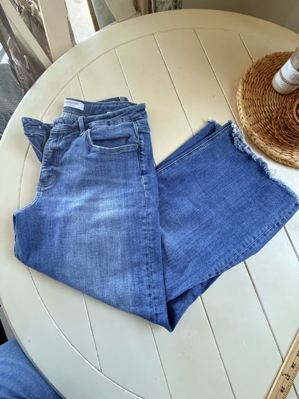 Women's Cropped Raw-Hem Jeans in Medium Blue